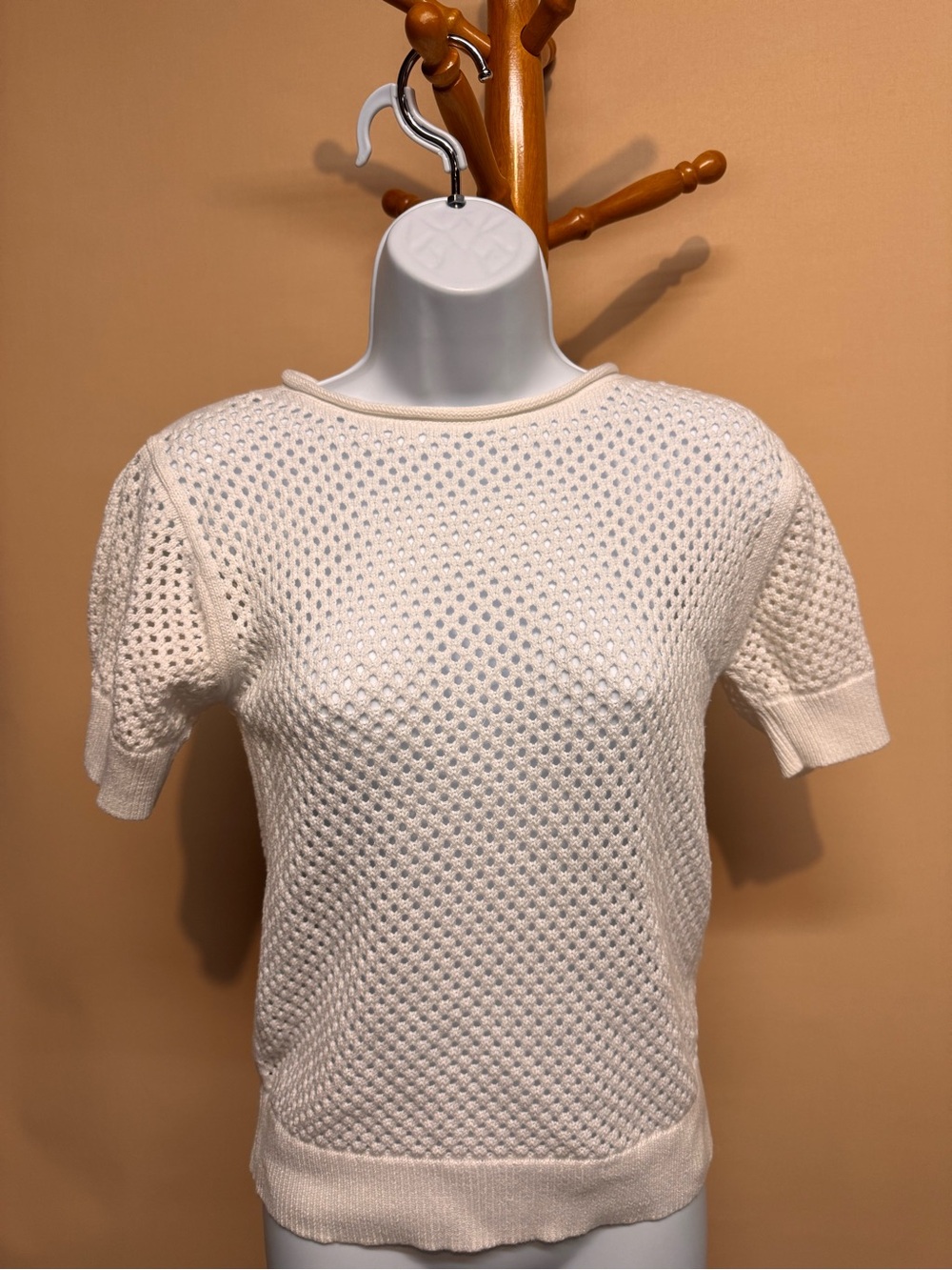 Women's Gap White Short-Sleeve Knit Top. Size Small
